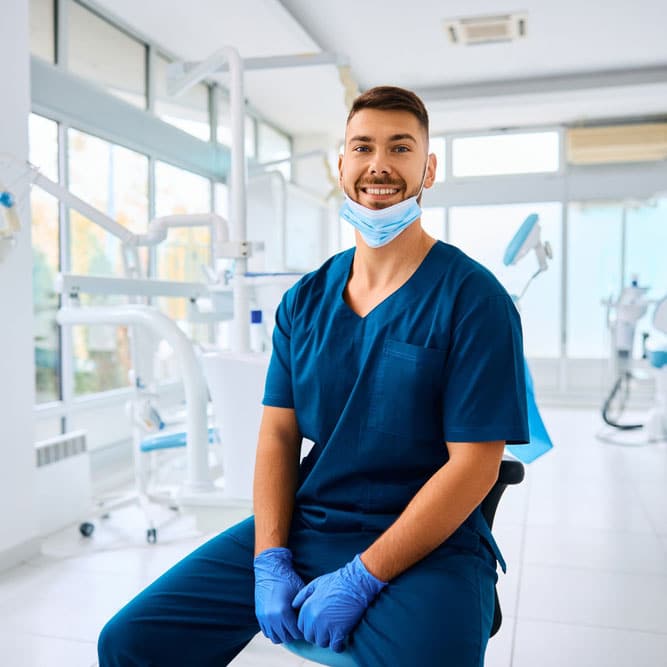 dentist_in_modern_clinic